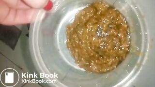 Sexy Girlfriend Shitting