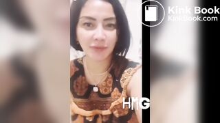 Hot Indonesian girl on toilet NEW