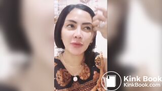 Hot Indonesian girl on toilet NEW