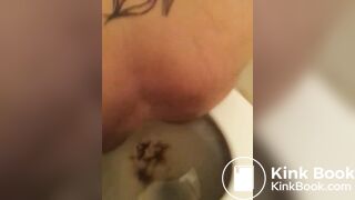 Goddess pooping - video 2