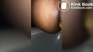 Thick women pushing diarrhea