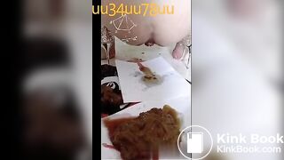 섹시한 중국 여자애가 똥을 싼다.