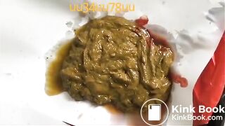 섹시한 중국 여자애가 똥을 싼다.