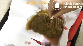 섹시한 중국 여자애가 똥을 싼다.