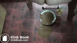 MILF drops some hot poop soup