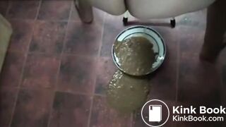 MILF drops some hot poop soup