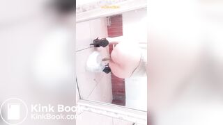 중국 여자아이가 똥을 싸서 셀카를 찍다.3