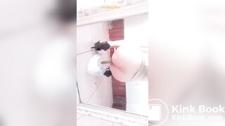 중국 여자아이가 똥을 싸서 셀카를 찍다.3