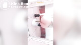 중국 여자아이가 똥을 싸서 셀카를 찍다.3