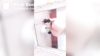 중국 여자아이가 똥을 싸서 셀카를 찍다.3