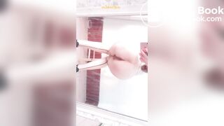 중국 여자아이가 똥을 싸서 셀카를 찍다.3