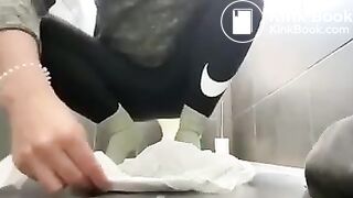 Girl poop on toilet - video 3