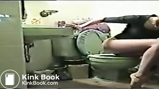 Female shitting in toilet 1