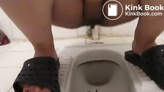 babe shitting - video 3