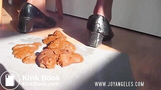Ebony shit dance