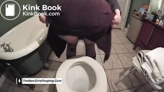 Girls Pooping - video 26