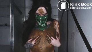 gorgeous n sexy topless Russian girl crapping n peeing