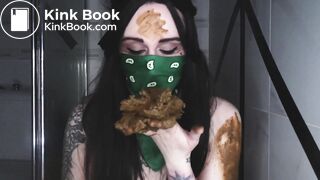 gorgeous n sexy topless Russian girl crapping n peeing