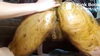 2 girlsl play with scat while fisting