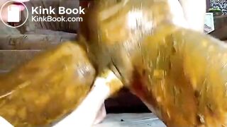 2 girlsl play with scat while fisting