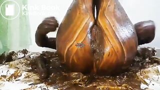 Webcam girl played with her scat