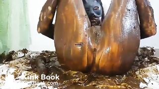 Webcam girl played with her scat