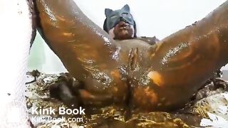 Webcam girl played with her scat