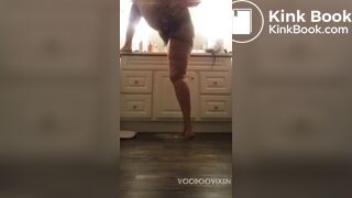 Ebony shoots shit ftom her ass