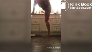 Ebony shoots shit ftom her ass