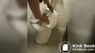 BBW Ebony going poop at Best Buy