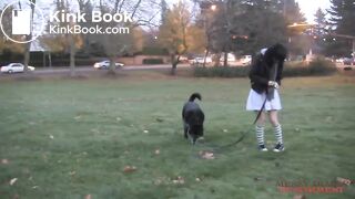 девушка какает на природе - video 2