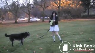 девушка какает на природе - video 2