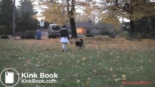 девушка какает на природе - video 2