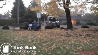 девушка какает на природе - video 2