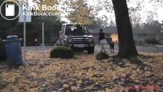 девушка какает на природе - video 2