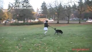 девушка какает на природе - video 2