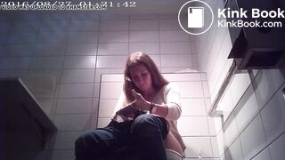 Sexy woman poops a big one