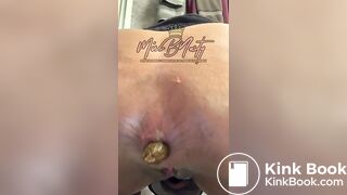 Up close pooping