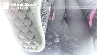 Bubble butt shitting on windshield