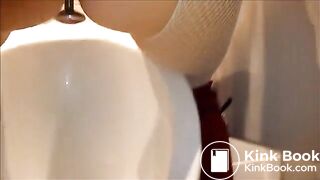 shitting in urinal in menìs toilet