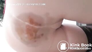 Teen girls shits herself in her pantyhose