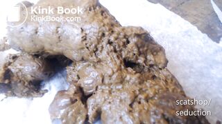 Poo pile from a black chick.