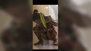 Pooping - video 226