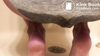 Girl pooping - video 99