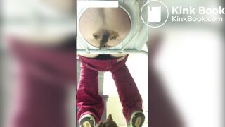 Hot woman can't hold in her diarrhea