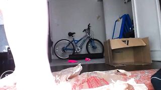 woman pooping on the floor - video 142