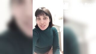 Mulher cagando gostoso 01