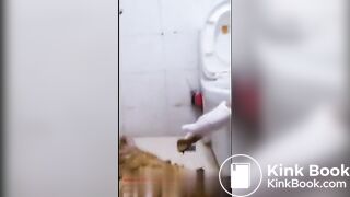 중국 여자아이가 똥을 싸다. - video 2