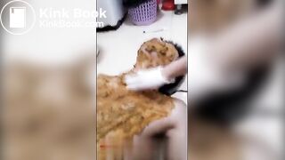 중국 여자아이가 똥을 싸다. - video 2