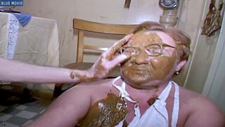 Extreme scat facial for BBW